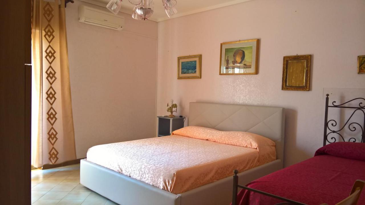 Suite Fronte Spiaggia - 50M Dalla Spiaggia Trapani Exterior photo